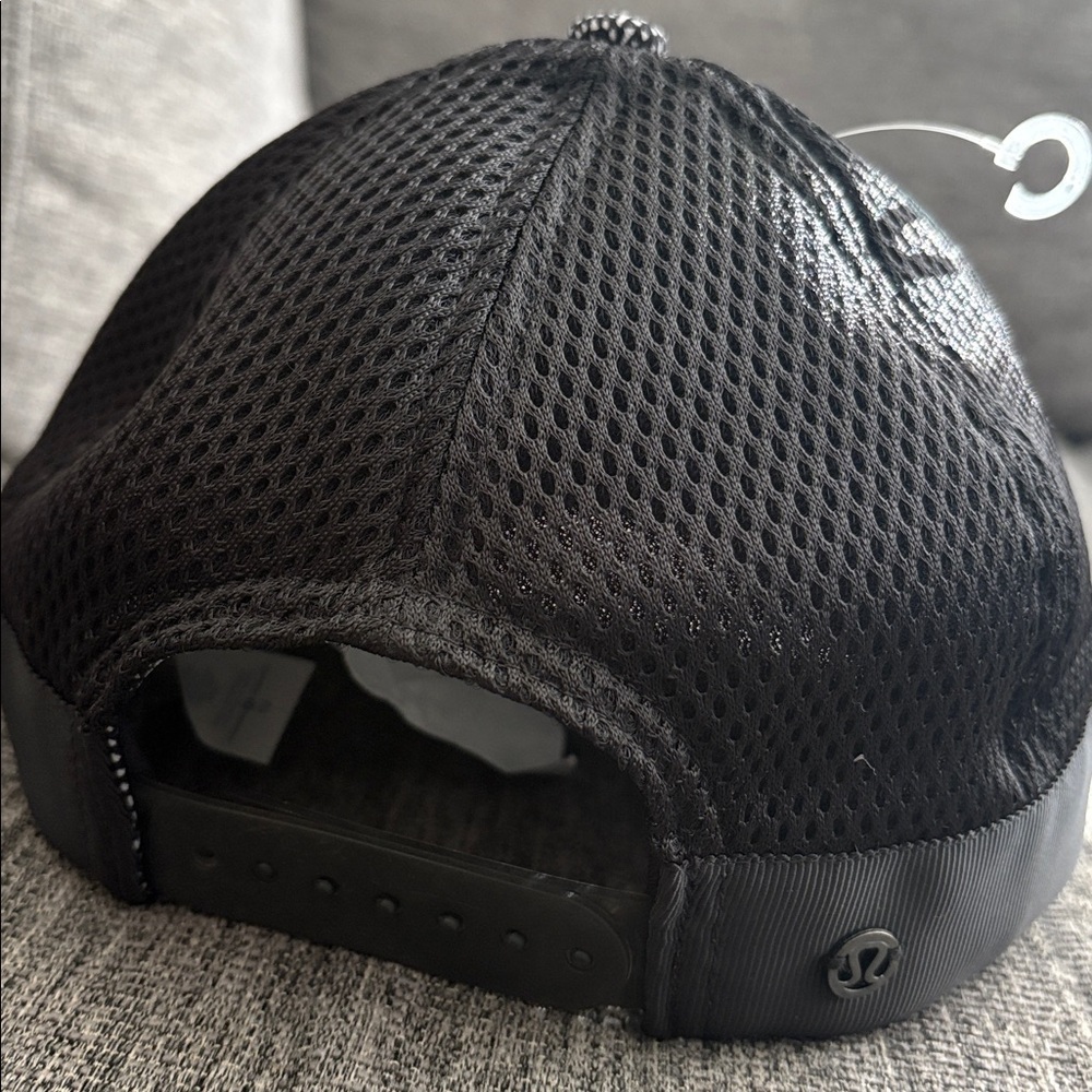 LULULEMON Athletica Black and White Geometric women’s Hat - Picture 6 of 6